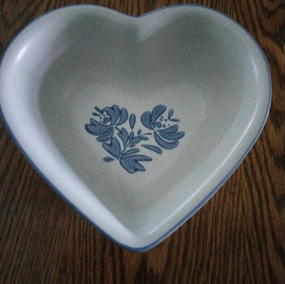 Vintage Pfaltzgraff Heart Shaped Serving Bowl Yorktowne Pattern - Picture 11 of 11